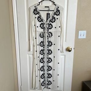 NWT Boohoo Embroidered Dress